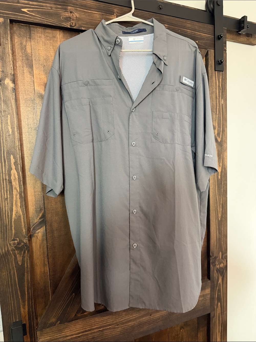 Columbia Men's Short-Sleeve Button-Down Shirt in Gray